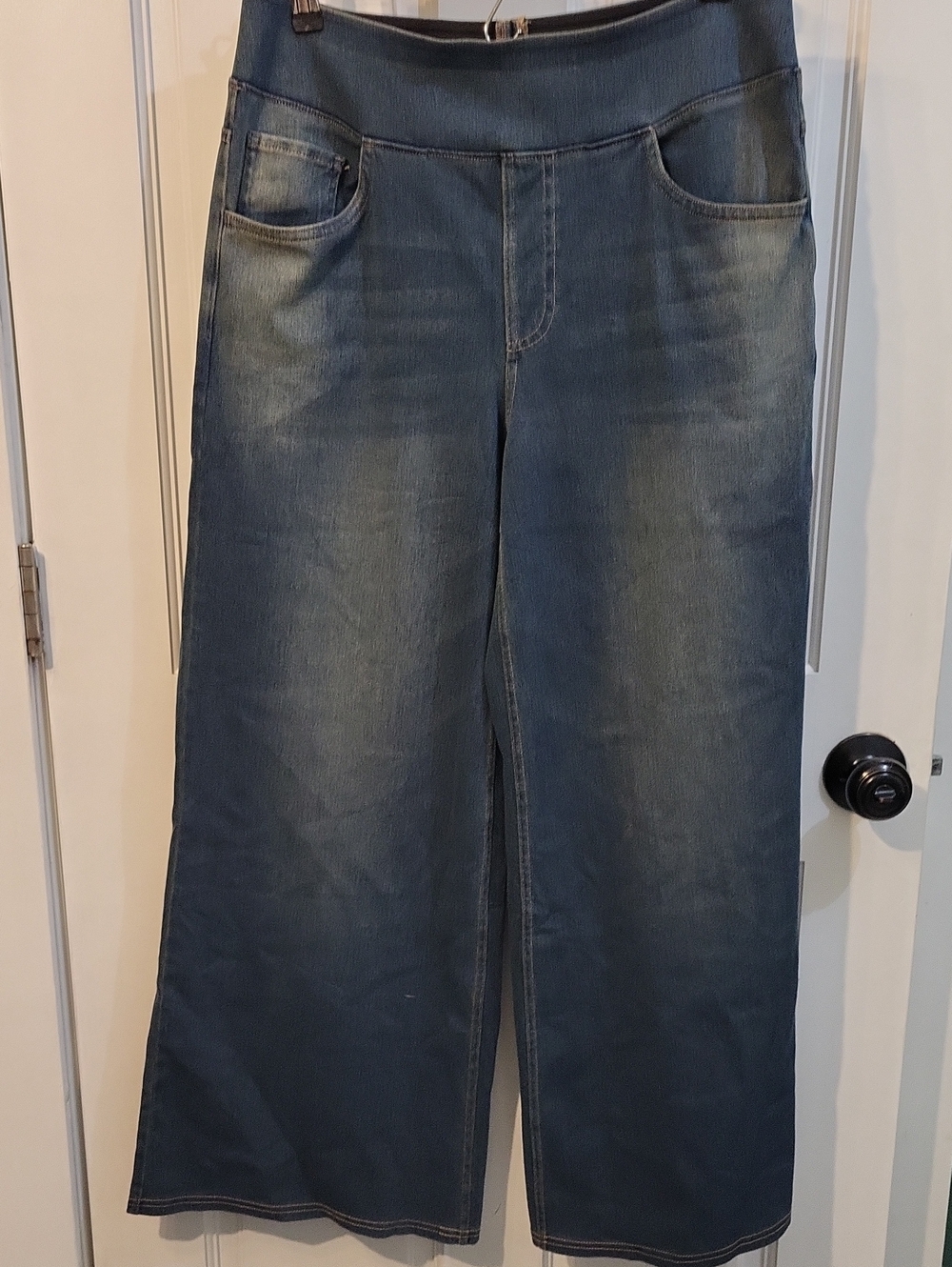 HALARA Wide Leg Flare Jeans in Washed Blue